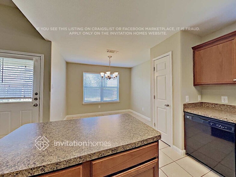 Building Photo - 741 Lazy Crest Dr