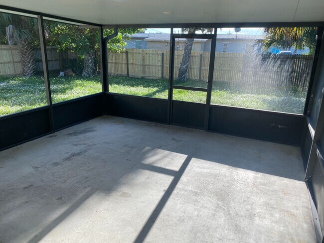 Building Photo - 3BR/2BA HOME IN NE PALM BAY
