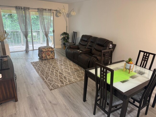 Building Photo - 1102 Bahama Bend