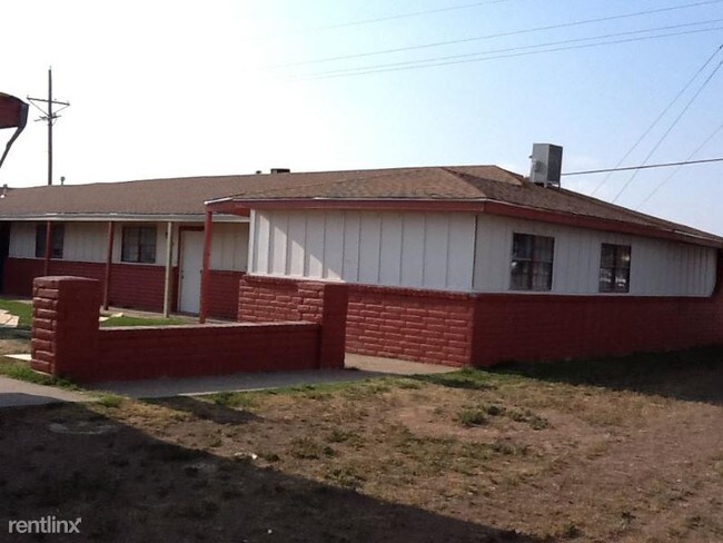 Building Photo - 1301 S Maddox Ave