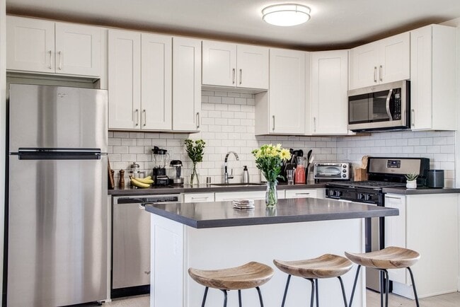 Building Photo - 873 32nd Street