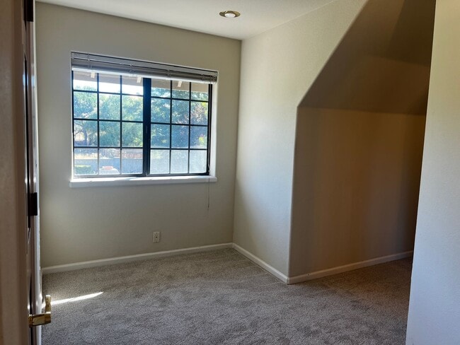 Building Photo - MORGAN HILL Expansive 6 bedroom, 4.5 bathroom home