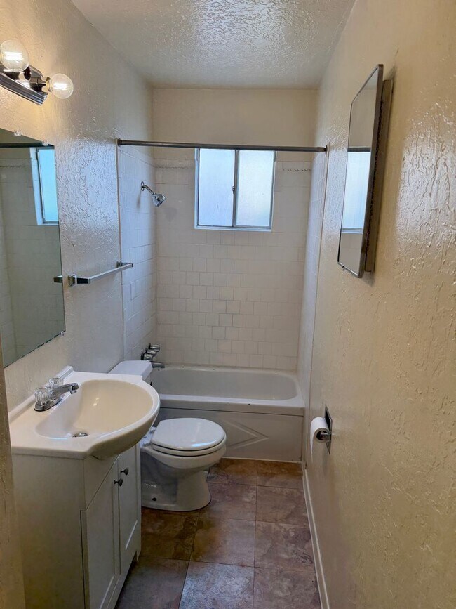 Building Photo - General Marshall St NE (208)