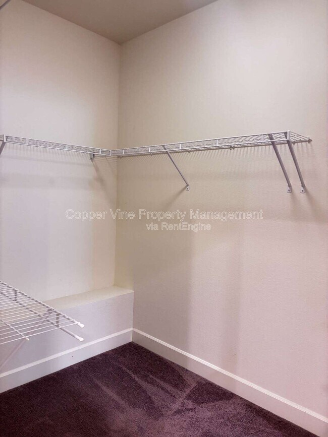 Building Photo - 900 Treece St