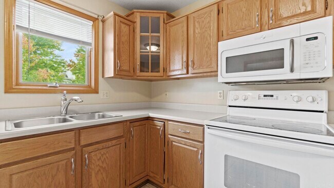 Building Photo - 811 Ivy Creek Cove