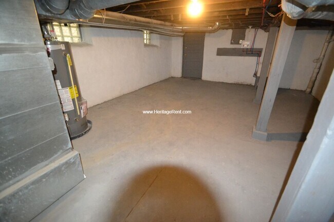 Building Photo - Beautifully refinished 3 bed 2 bath home in Evanston