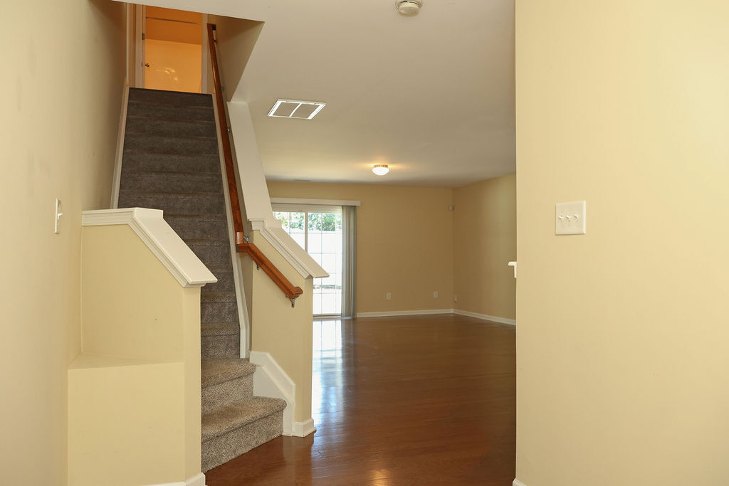 Building Photo - 8843 Thornton Town Pl