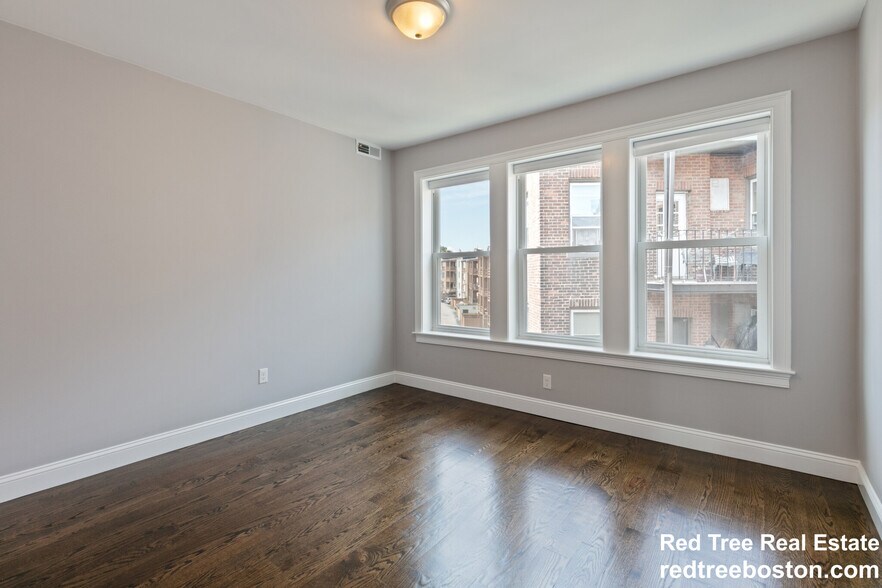 Building Photo - 142 Sutherland Rd