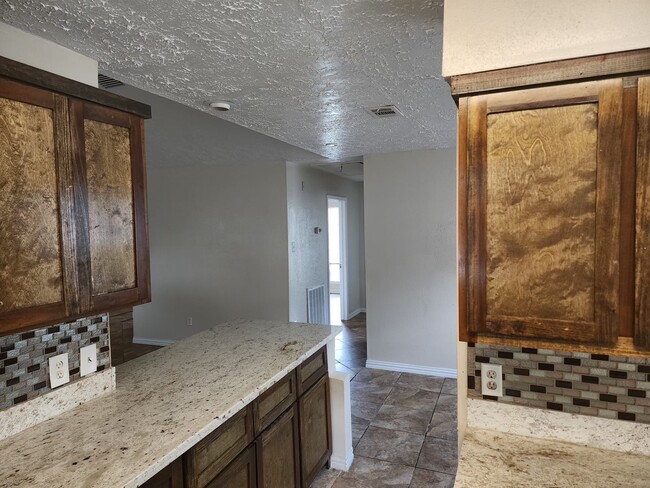 Building Photo - 715 Beechbend Dr