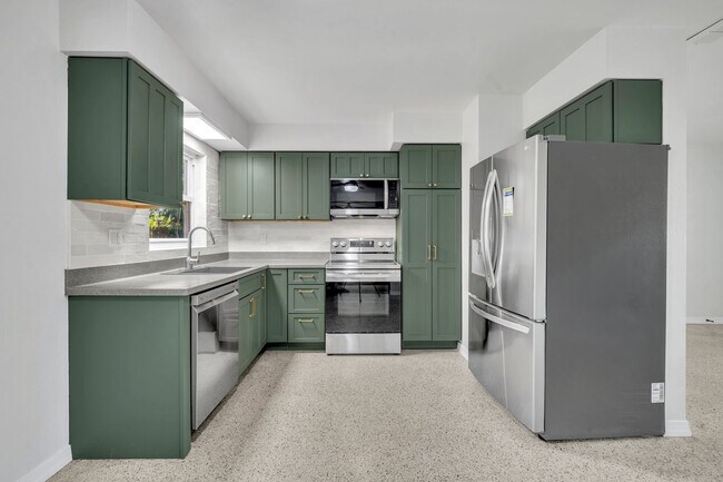 Building Photo - 3 bed Home in Audubon Park