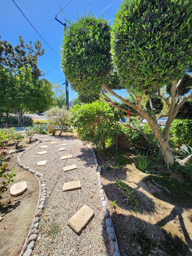 Building Photo - Charming 3-Bedroom Home in Altadena with L...