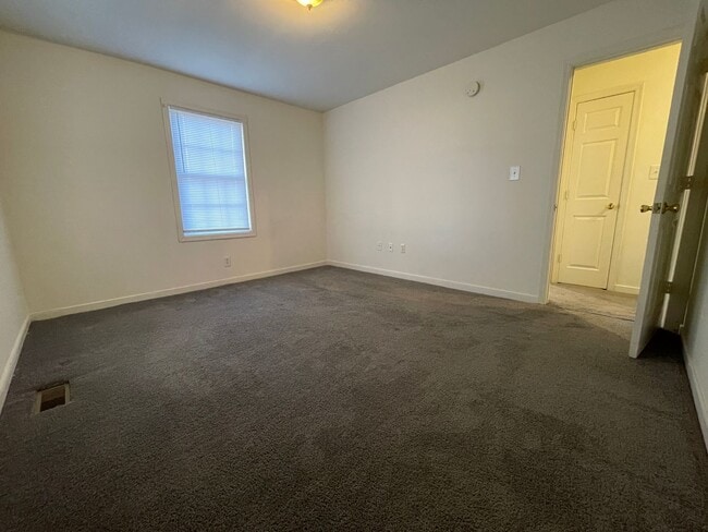 Building Photo - Adorable Rancher Style Home