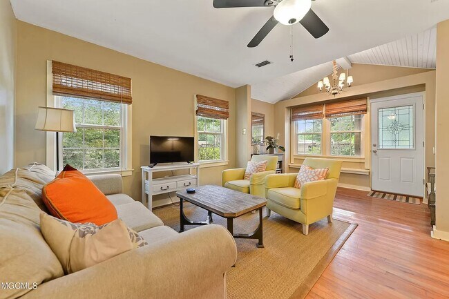 Living - 403 Bechtel Blvd