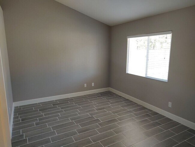 Building Photo - Stunning 3-bedroom, 2-bathroom home locate...