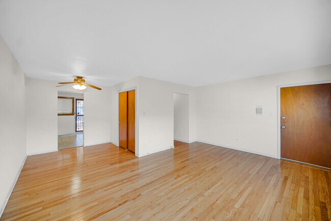 Building Photo - 7019 N Ridge Blvd