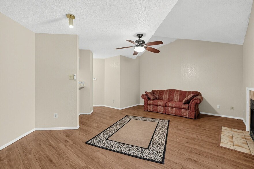 Building Photo - 1608 Pecan Chase Cir