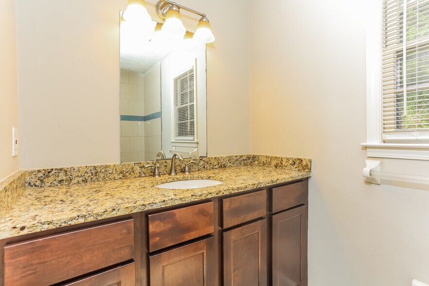 Building Photo - 3656 Chestnut Lake Ct