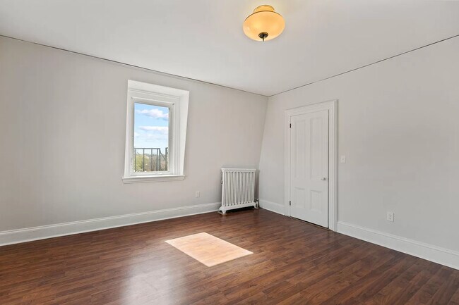 Building Photo - 14-2 Deering St