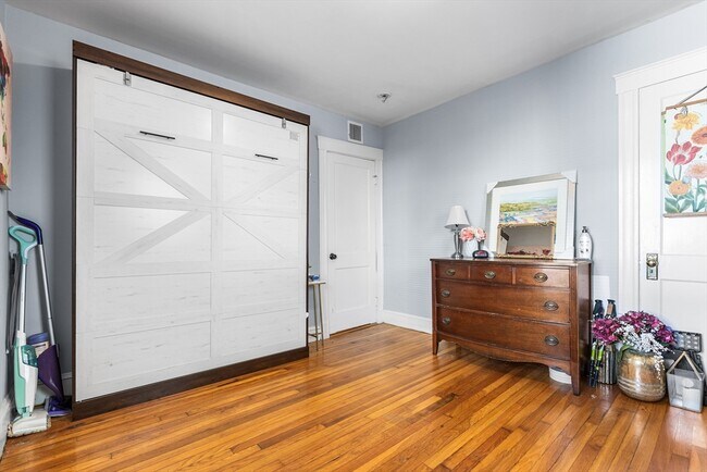 Building Photo - 46 Semont Rd