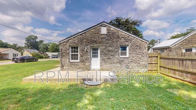 Building Photo - 246A East Woodrow Street