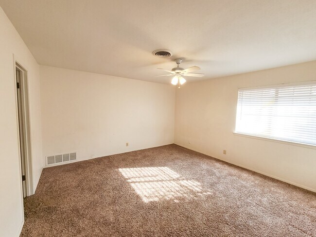 Building Photo - 2900 Goddard Pl