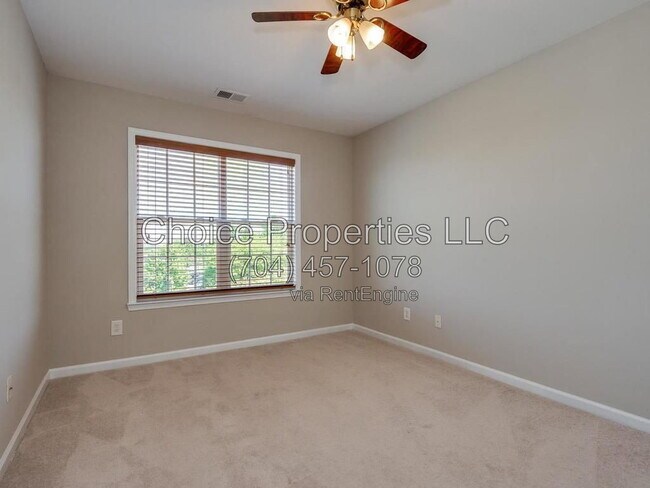 Building Photo - 14930 Ballantyne Village Way