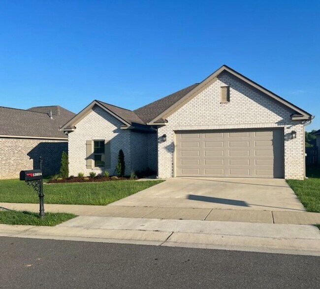 Primary Photo - Beautiful 3 Bed 2 Bath Available this Fall!