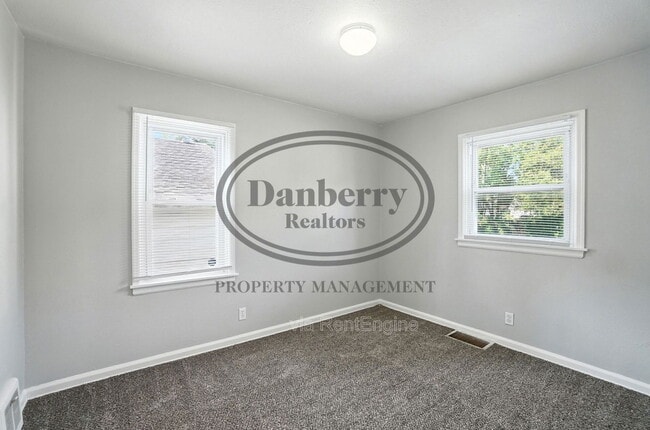 Building Photo - 1126 Searles Rd