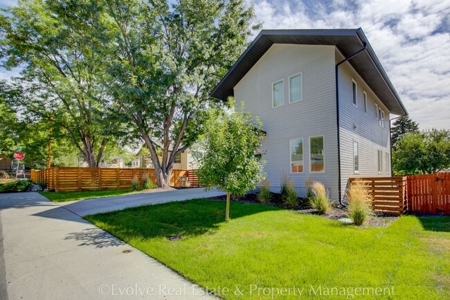 Building Photo - Evolve Real Estate: Stunning Smart Home in Vibrant West Denver! Available March 27th