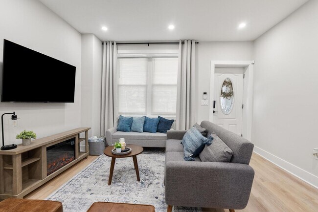 Building Photo - Luxurious 3-Bedroom Townhome in Point Breeze! Available NOW!