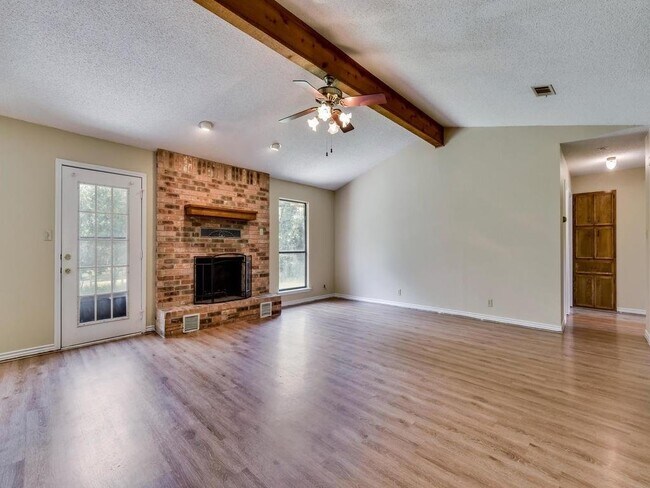 Building Photo - 506 Lakeway Dr