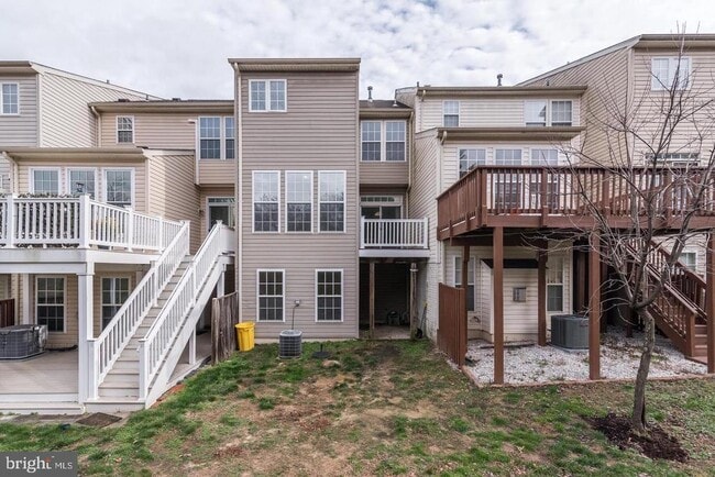 Building Photo - 1432 Pangbourne Way