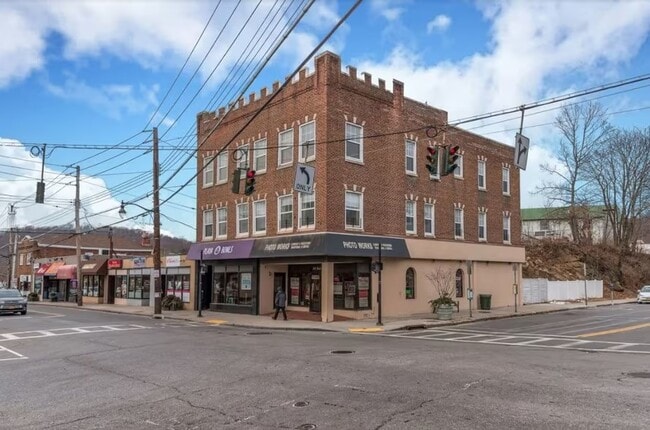 Building Photo - 465 Bedford Rd