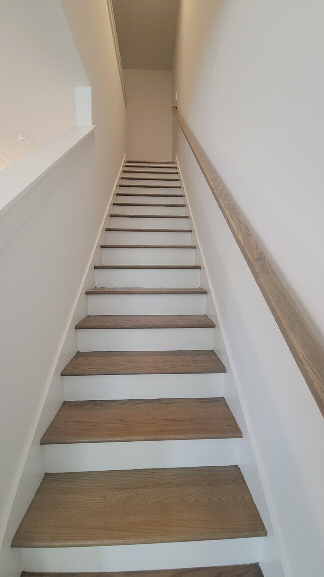 Building Photo - 7589 Discovery Pt Dr NW