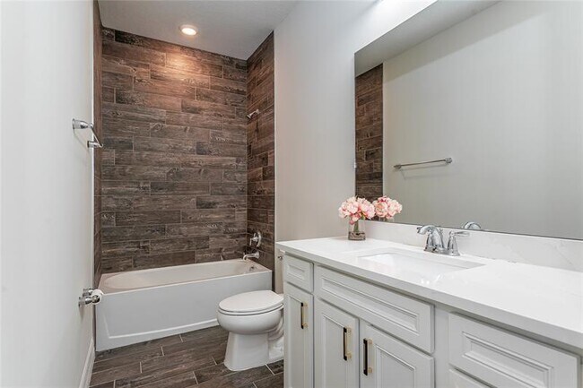 Building Photo - 4470 Gramercy Dr