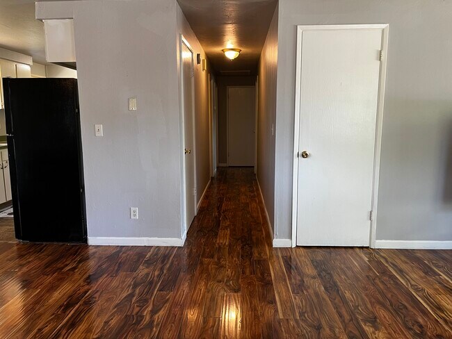 Building Photo - 925 Olympic Ave