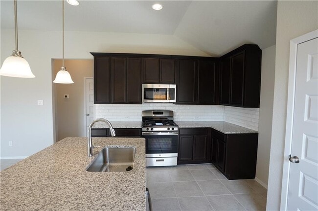 Building Photo - 131 Trailstone Dr