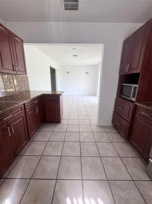 Building Photo - 2715 SW 119th Ct