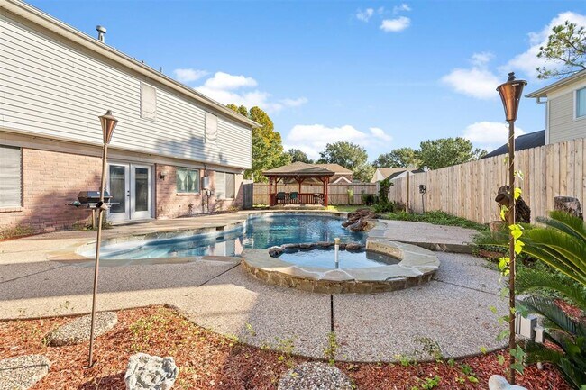 Building Photo - 9942 Villa Verde Dr