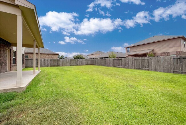 Building Photo - 166 Meadow Grove Dr