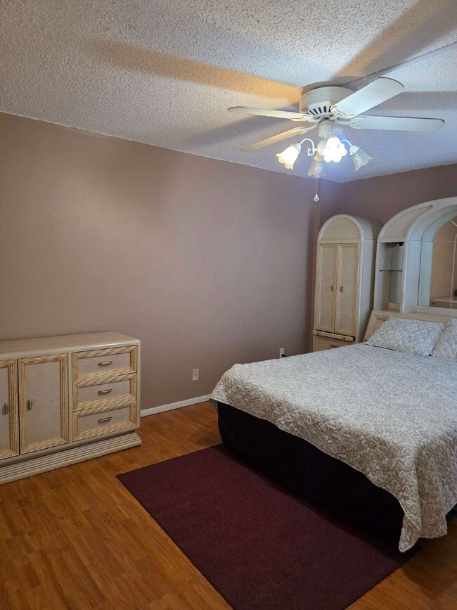 Building Photo - Condo For Rent in Tarpon Point