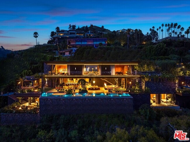 Building Photo - 1851 N Stanley Ave