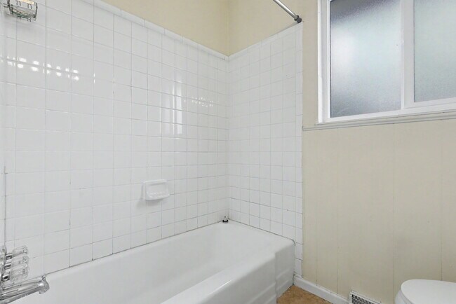 Building Photo - 1731 Auburn Dr