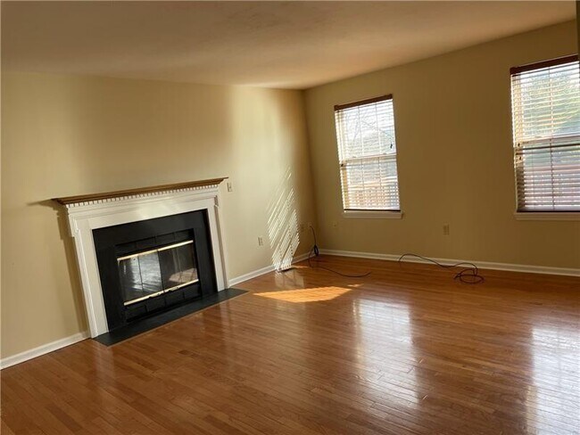 Building Photo - 204 Quail Ct