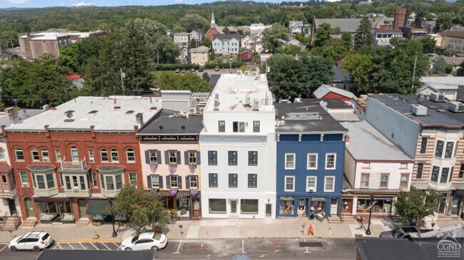 Building Photo - 432 Warren St