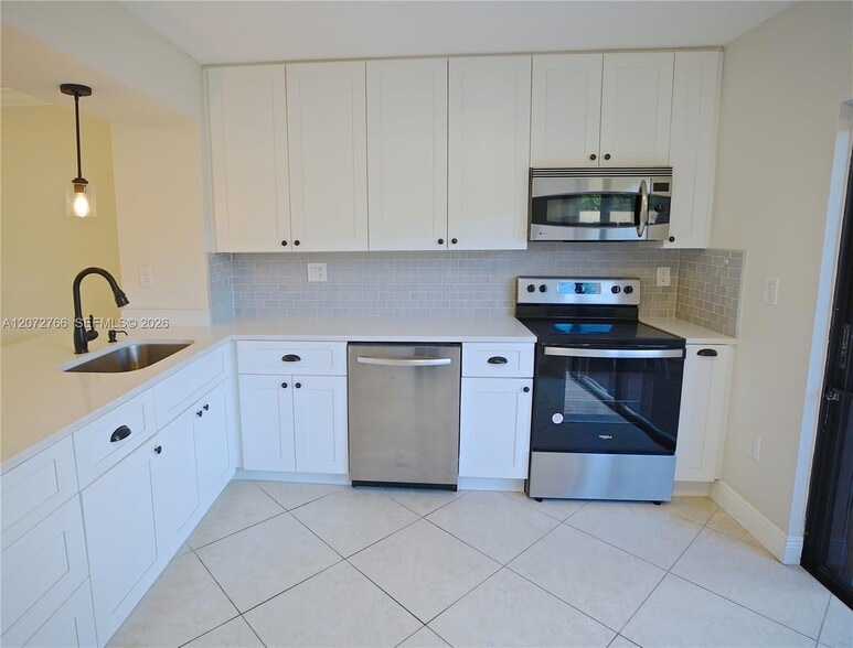 Building Photo - 10196 SW 77th Ct