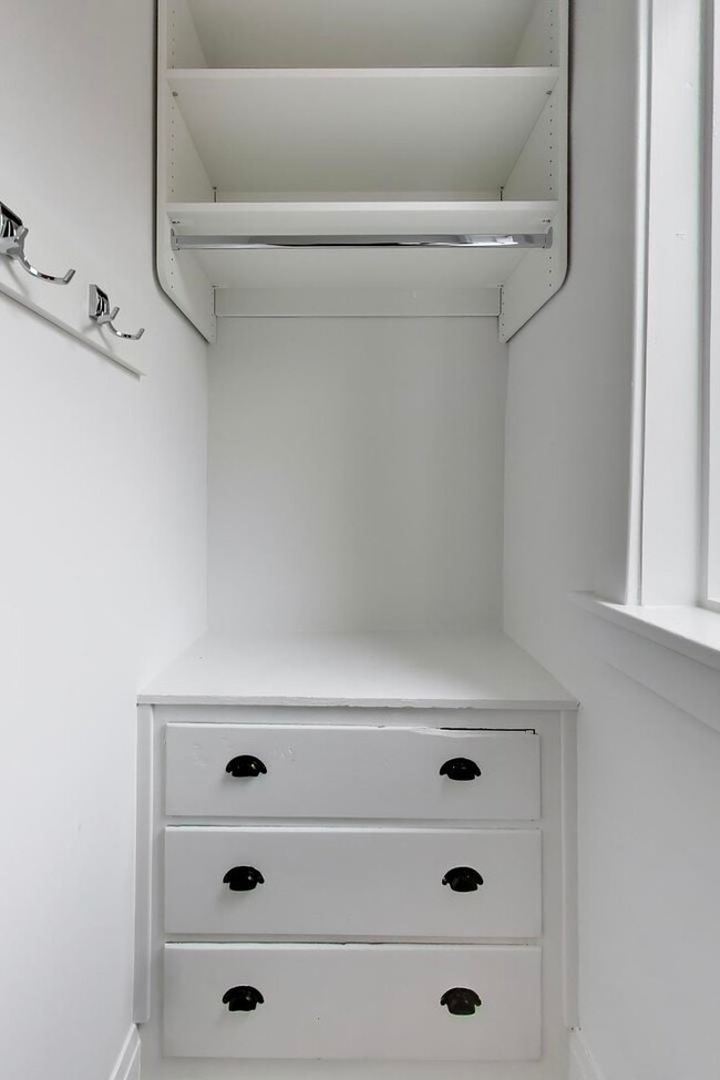 Building Photo - 2114 W Byron St