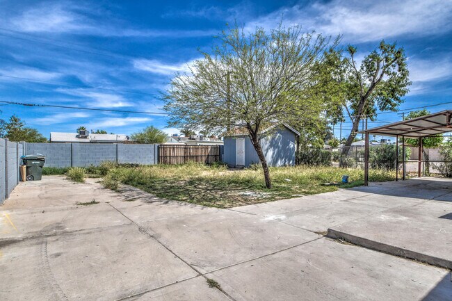 Building Photo - 4005 N 15th Ave