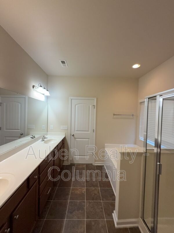 Building Photo - 204 Ashmore Ln