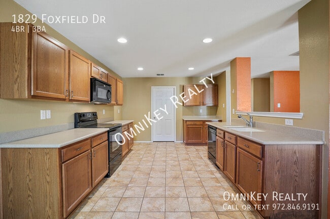 Building Photo - 1829 Foxfield Way